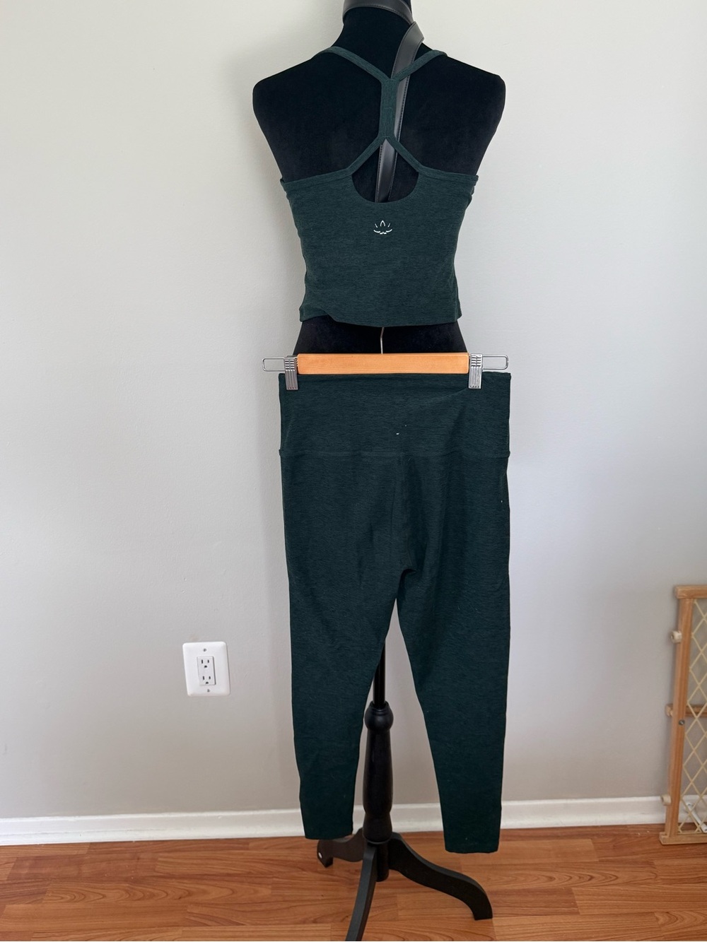 Beyond Yoga Dark Green Tank Top & High-Waist Leggings Set - Size L - Picture 2 of 4